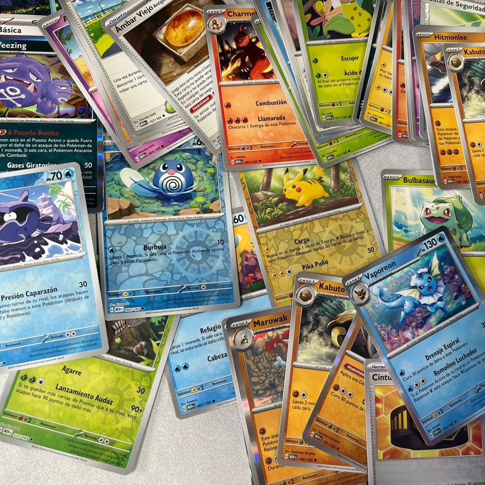 Random Pokemon Stack (cards in Spanish) - Picture 2 of 4
